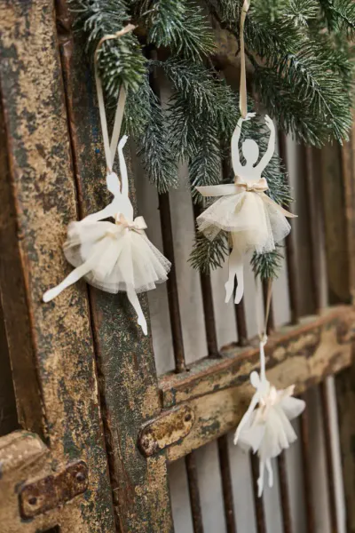 Ballarina 3ass 10x1x17cm - metall - Hvit